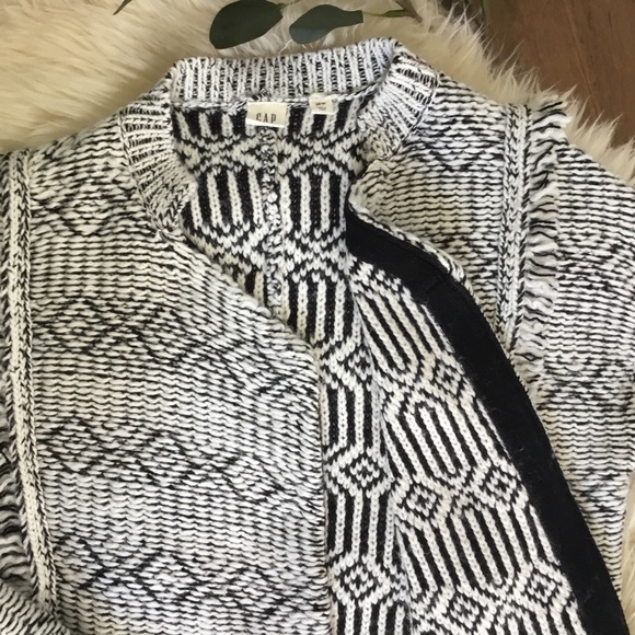 Gap XS Black & White Fringe Open Front Sweater - Picture 2 of 8